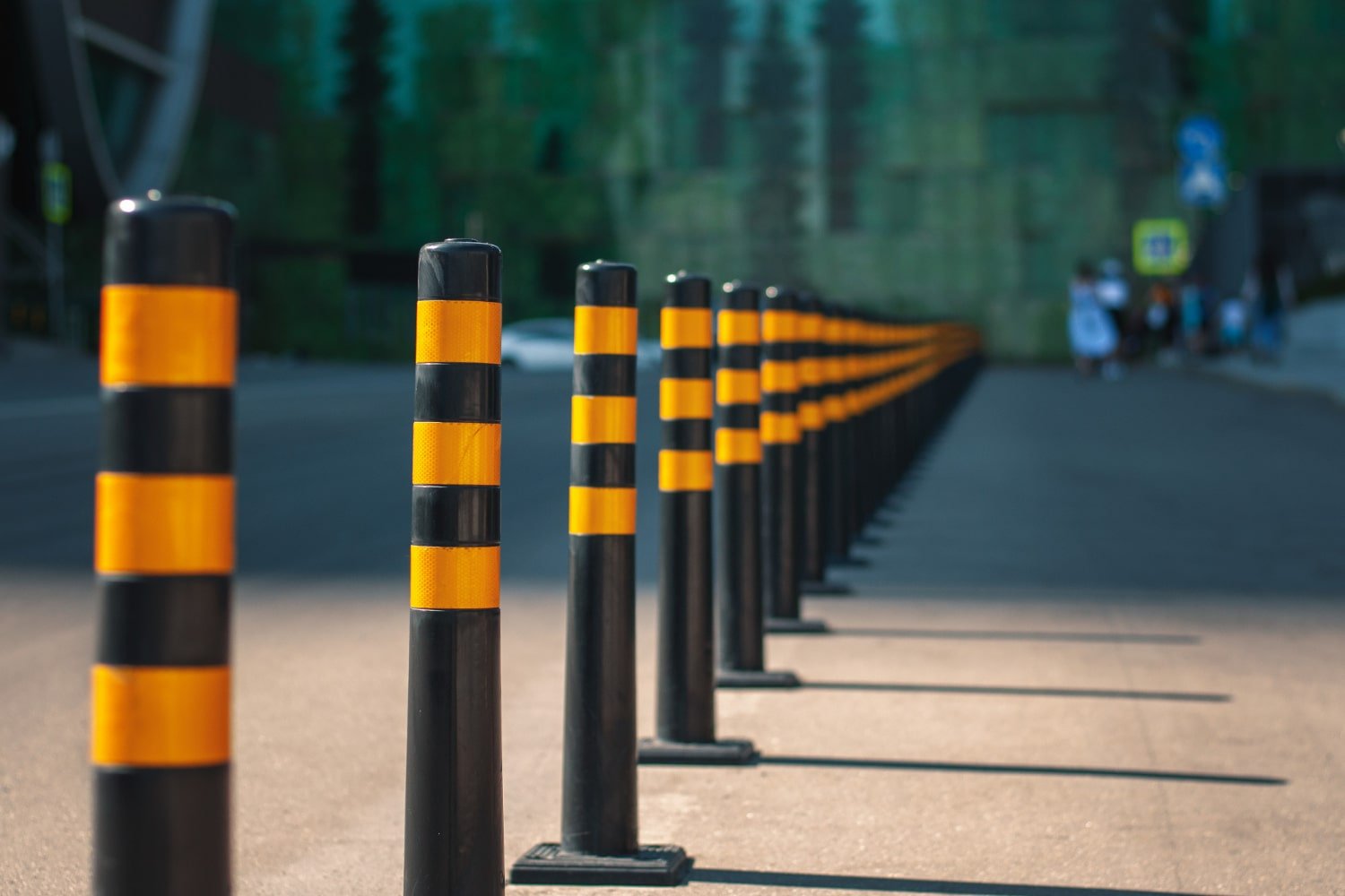 Normativas y Recomendaciones para el Uso de Barreras Viales en Obras de Construcción